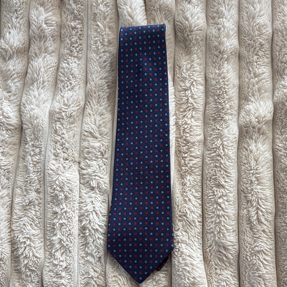 Brooks Brothers Dark Blue and Red Patterned Tie